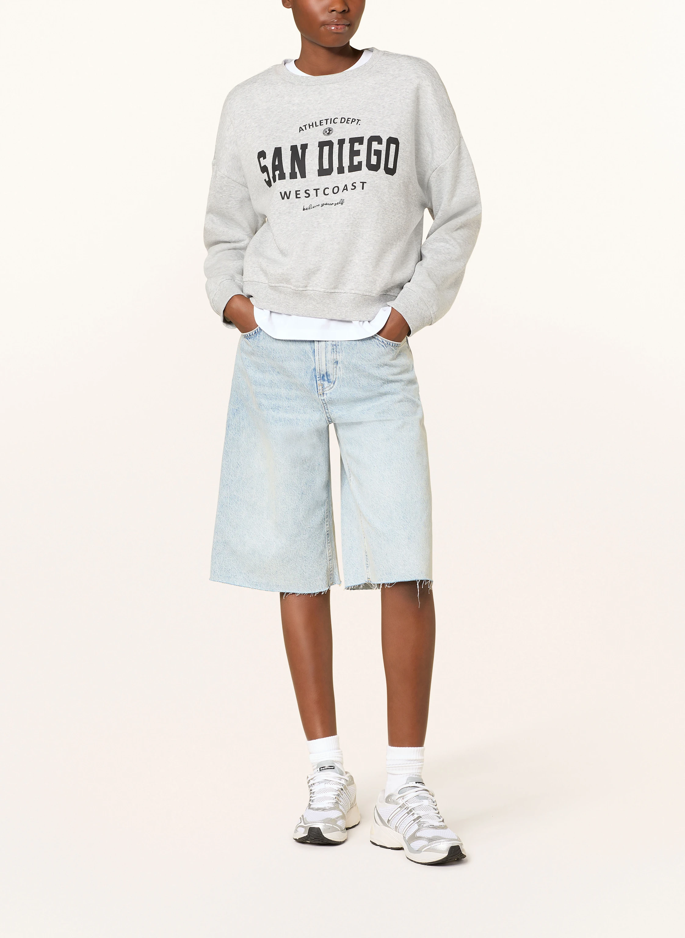 mavi Shorts AKIRA
