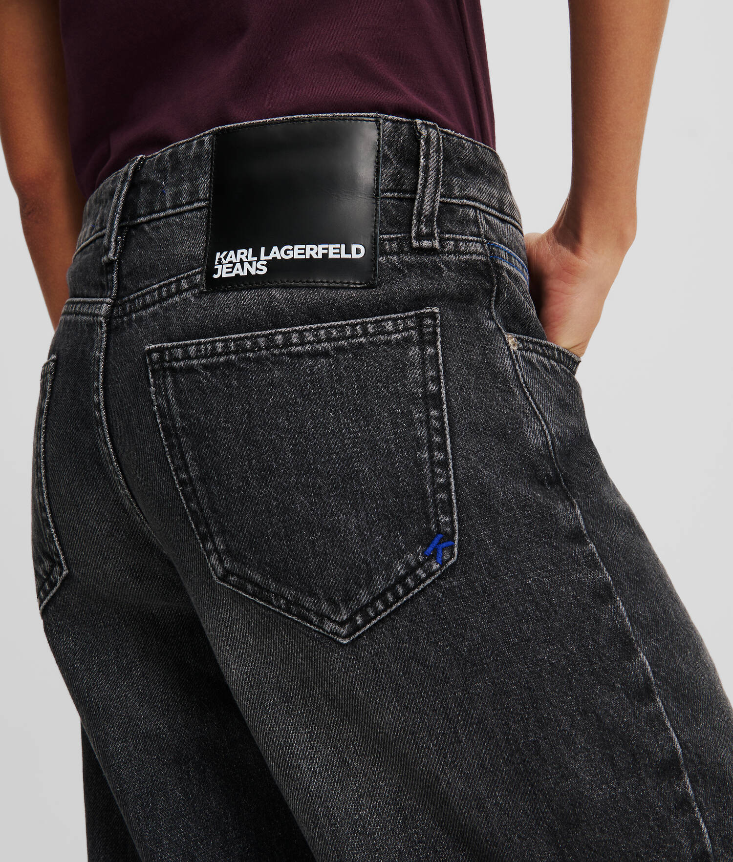 JEAN DÉCONTRACTÉ TAILLE MI-HAUTE KLJ