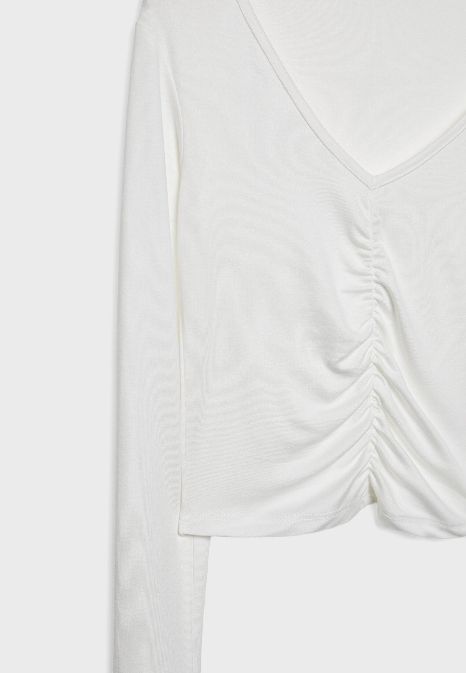 Blusa com decote em V franzido