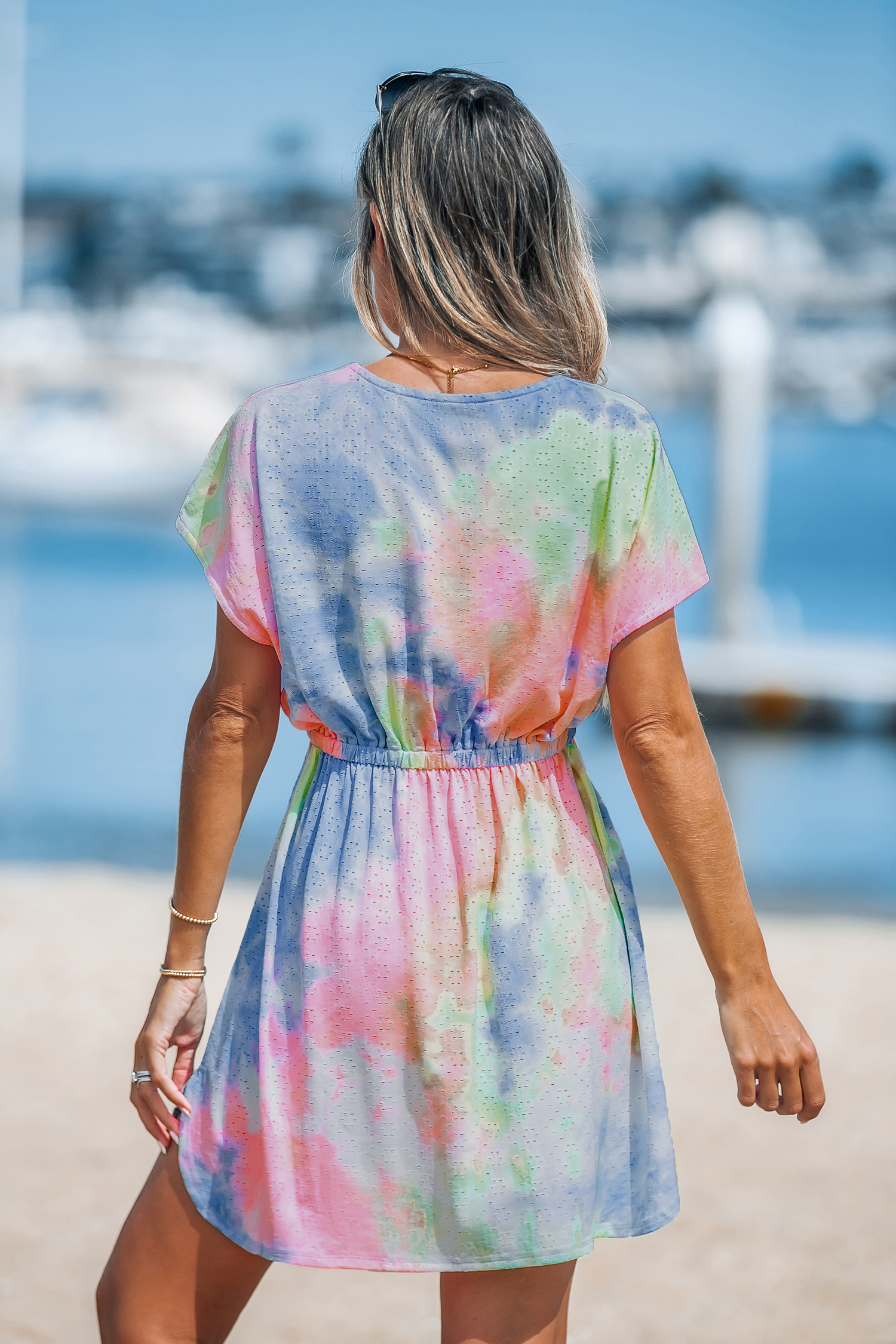 Robe cover up mini à manches dolman et col plongeant tie dye