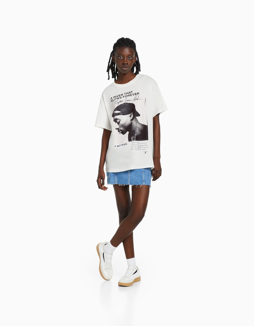 Camiseta de manga curta com estampa do Tupac