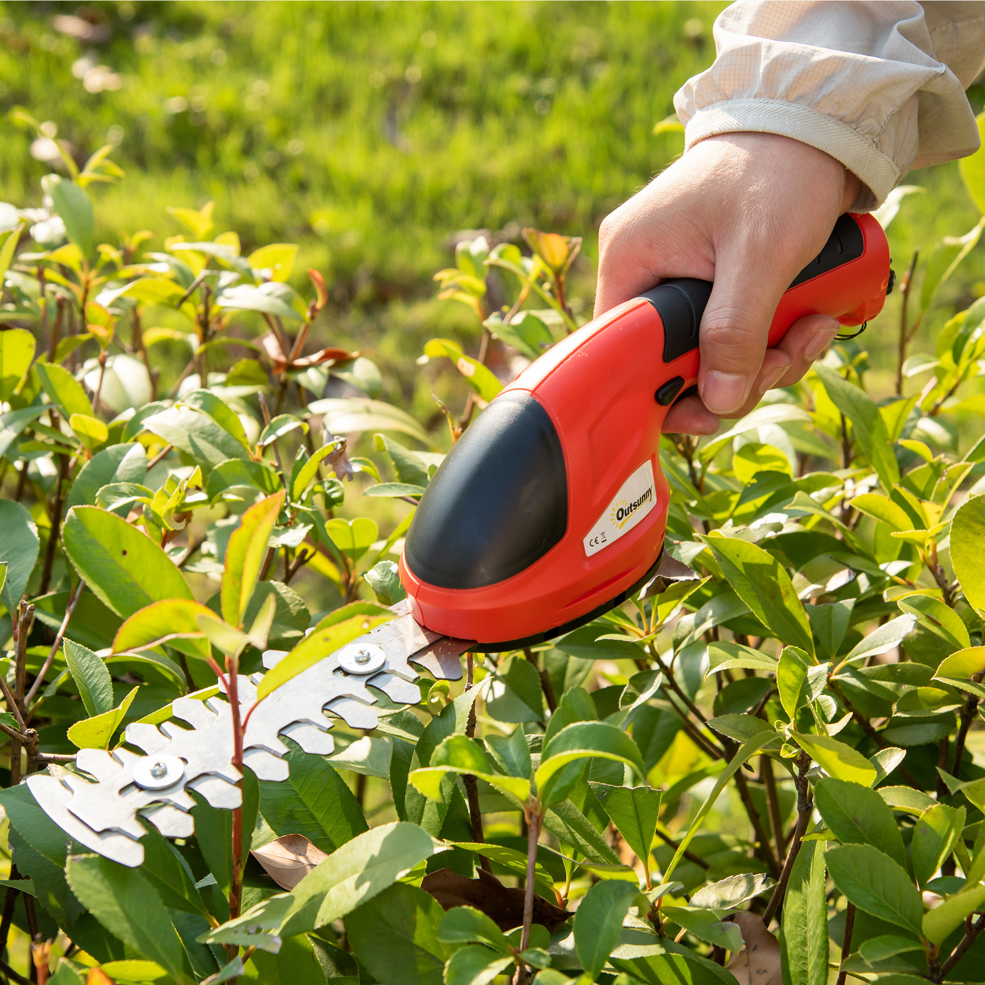 Cortador de grama e aparador de cerca-viva elétrico Outsunny 2 em 1, vermelho e preto, para jardim.