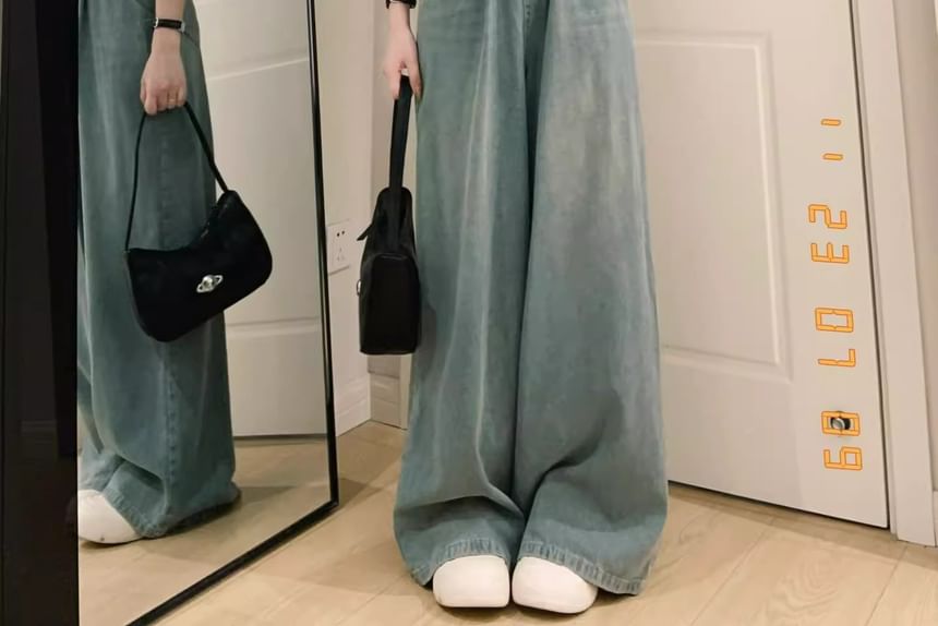 Yunhouse - Spaghettibandjes, gewassen knoopsluiting en wijde pijpen denim jumpsuit
