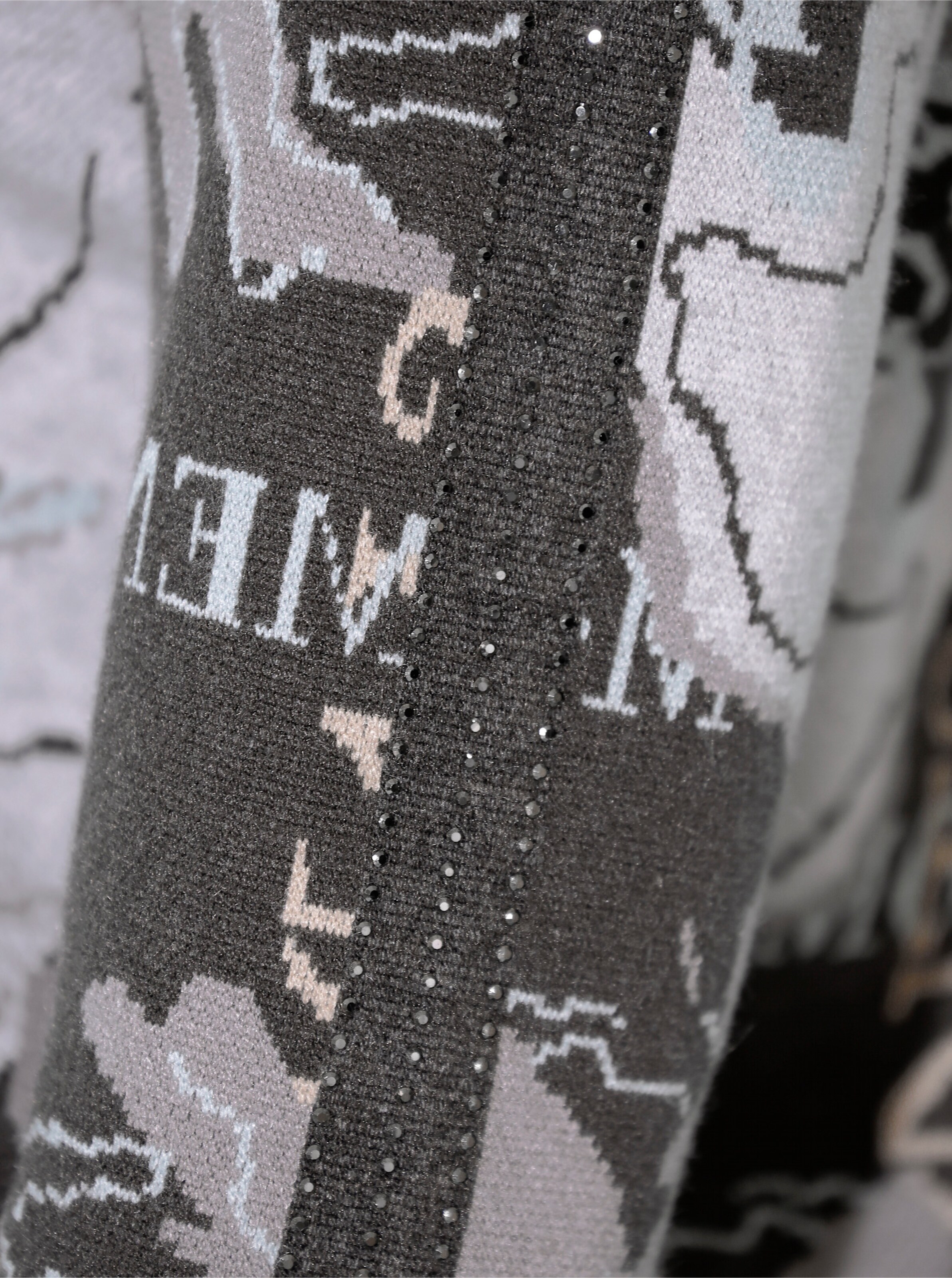 Jacquard-Pullover in graphit-hellgrau-gemustert