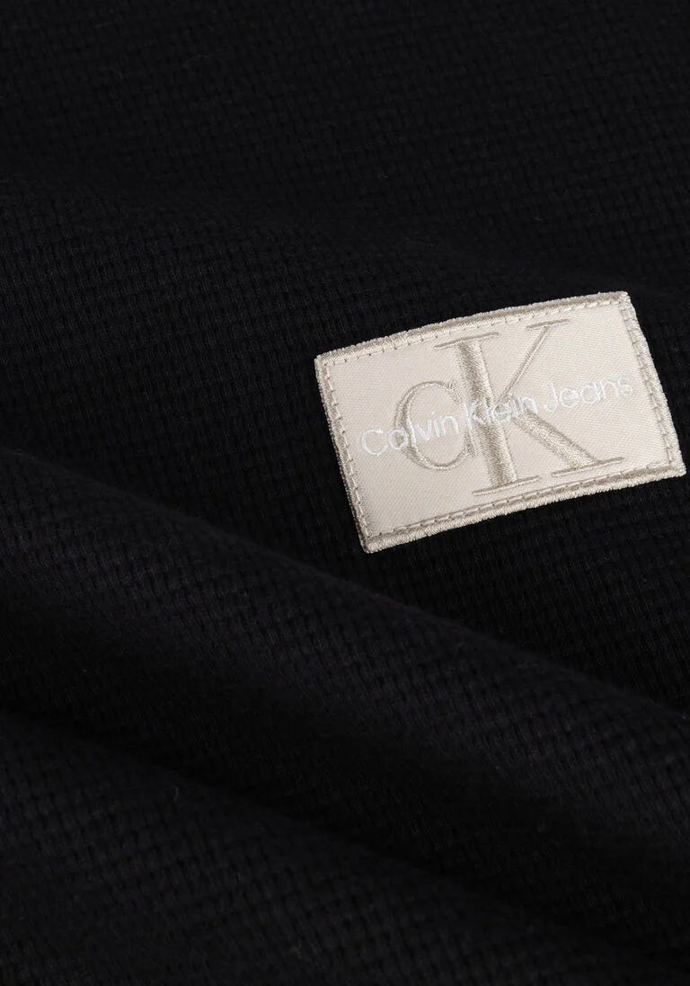 CALVIN KLEIN zwarte calvin klein trui shrunken badge ls waffle tee