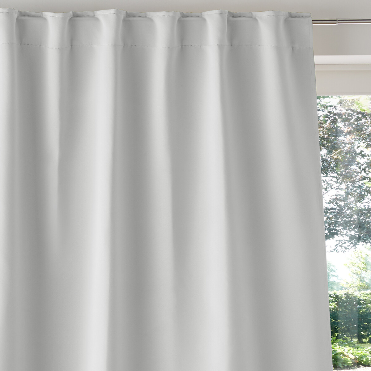 LA REDOUTE INTERIEURS<br>Cortina blackout Voda com laços ocultos