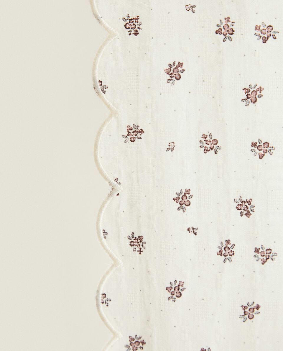 CORTINA FLORAL COM BORDA ONDULADA