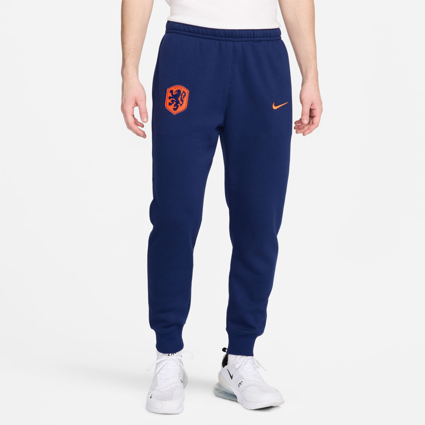 Nike Nederland Sportswear Club Crew Trainingspak 2024-2026 Blauw Oranje