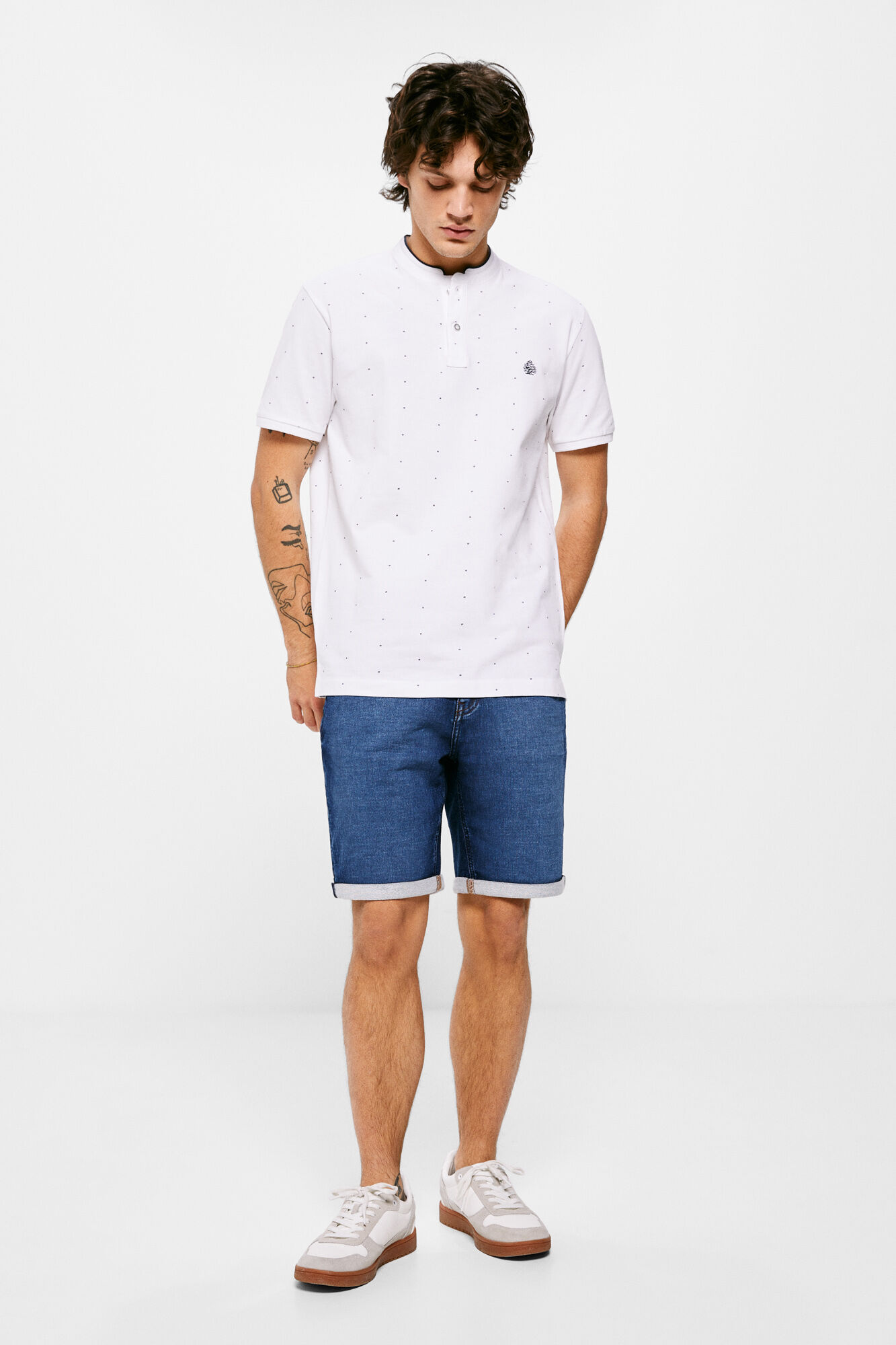 Polo Mao Slim com estampa total - Branco