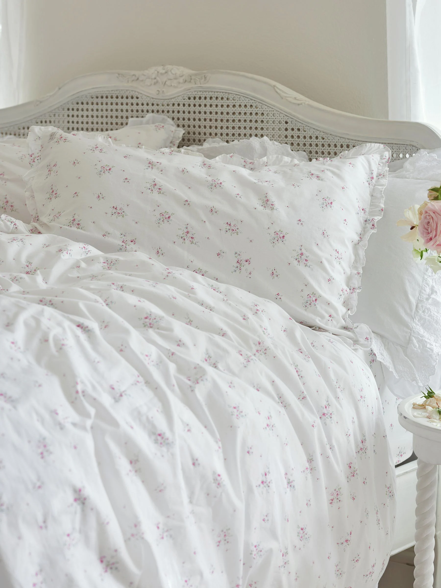 Shabby Chic by Rachel Ashwell® petite ruche dekbedovertrek en kussensloopset