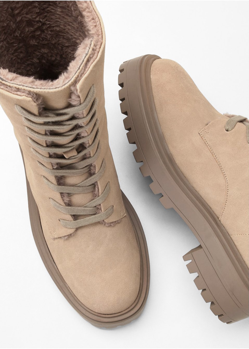 Bottes à lacets