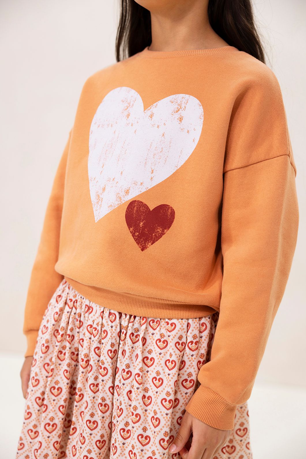 Lichtoranje oversized sweater met artwork