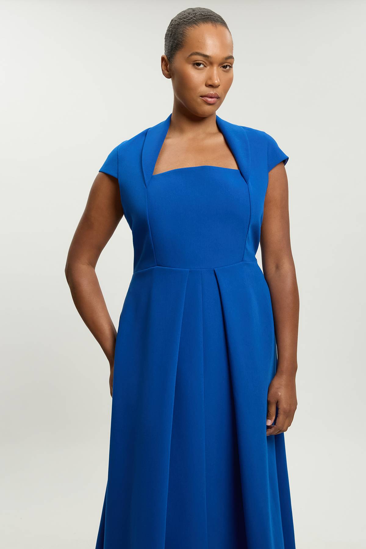 KarenMillen Robe Maxi Grande Taille À Encolure Carrée Ajustée Et Jupe Ample
