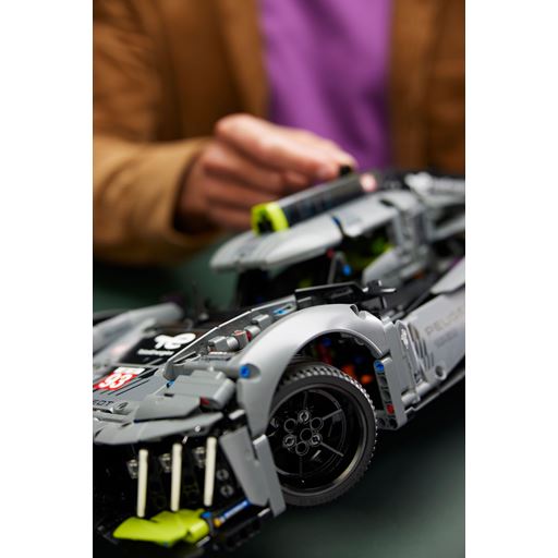 LEGO Technic Peugeot 9x8 24H Le Mans Hybrid Hypercar - 42156