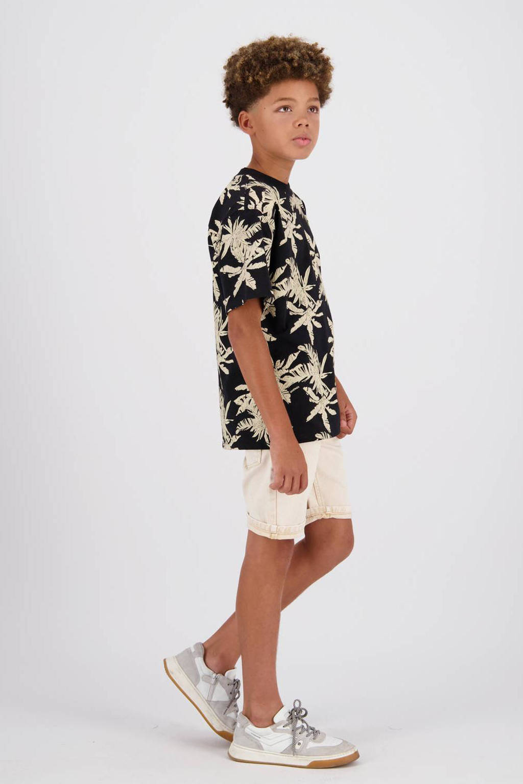 Vingino gebloemd T-shirt Hugi zwart