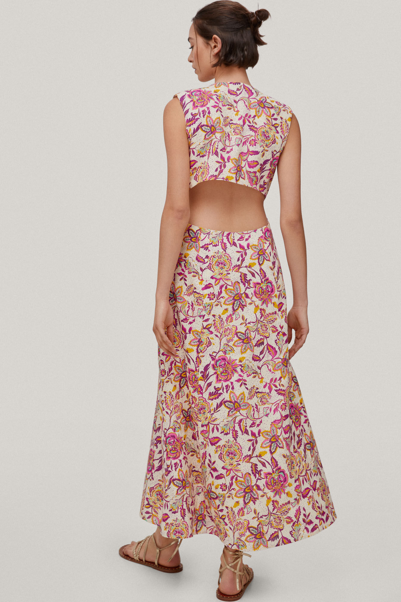 Vestido estampado com recortes - Vários