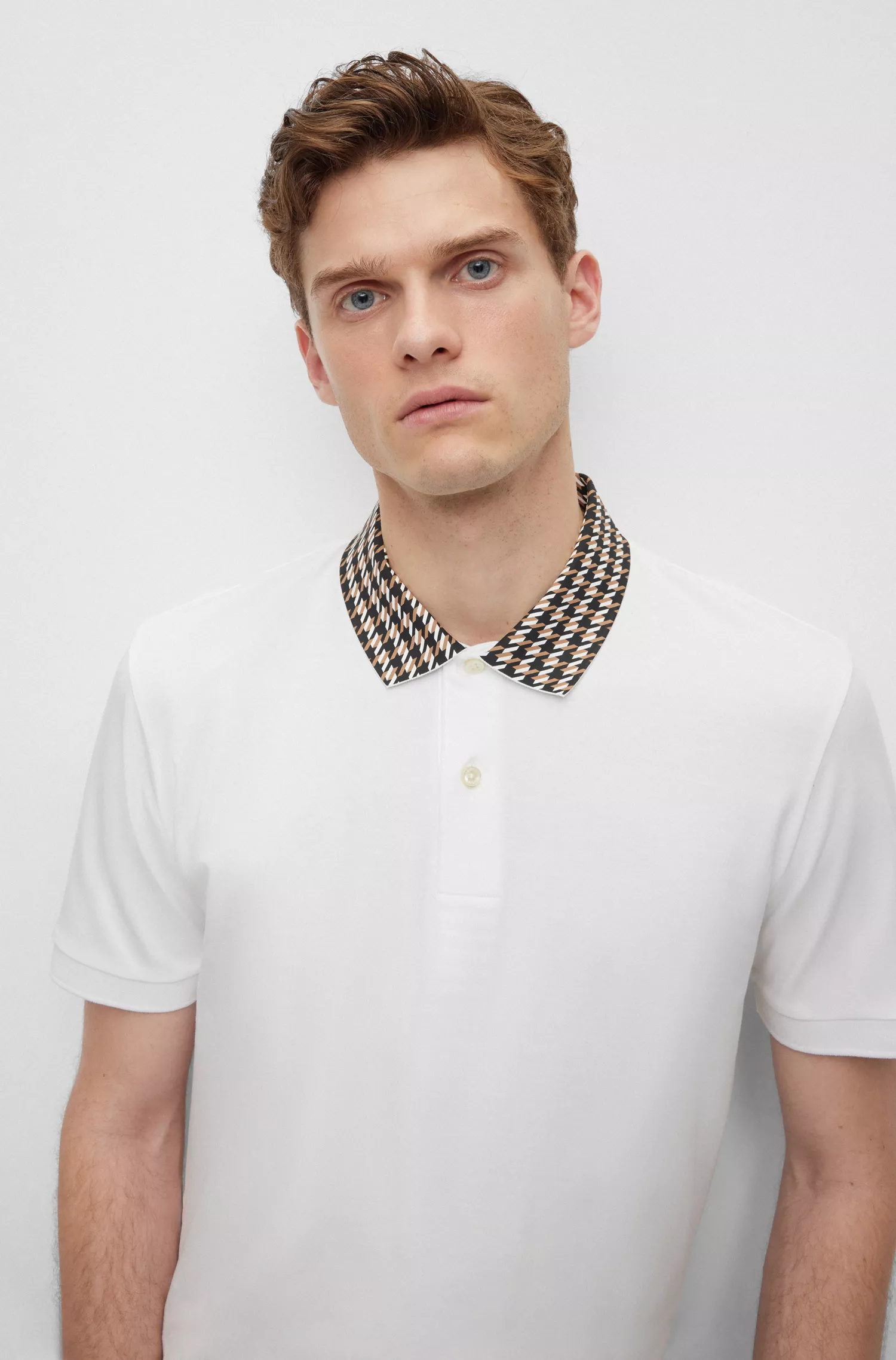 Camisa polo BOSS preta em algodão mercerizado com gola pied-de-poule.