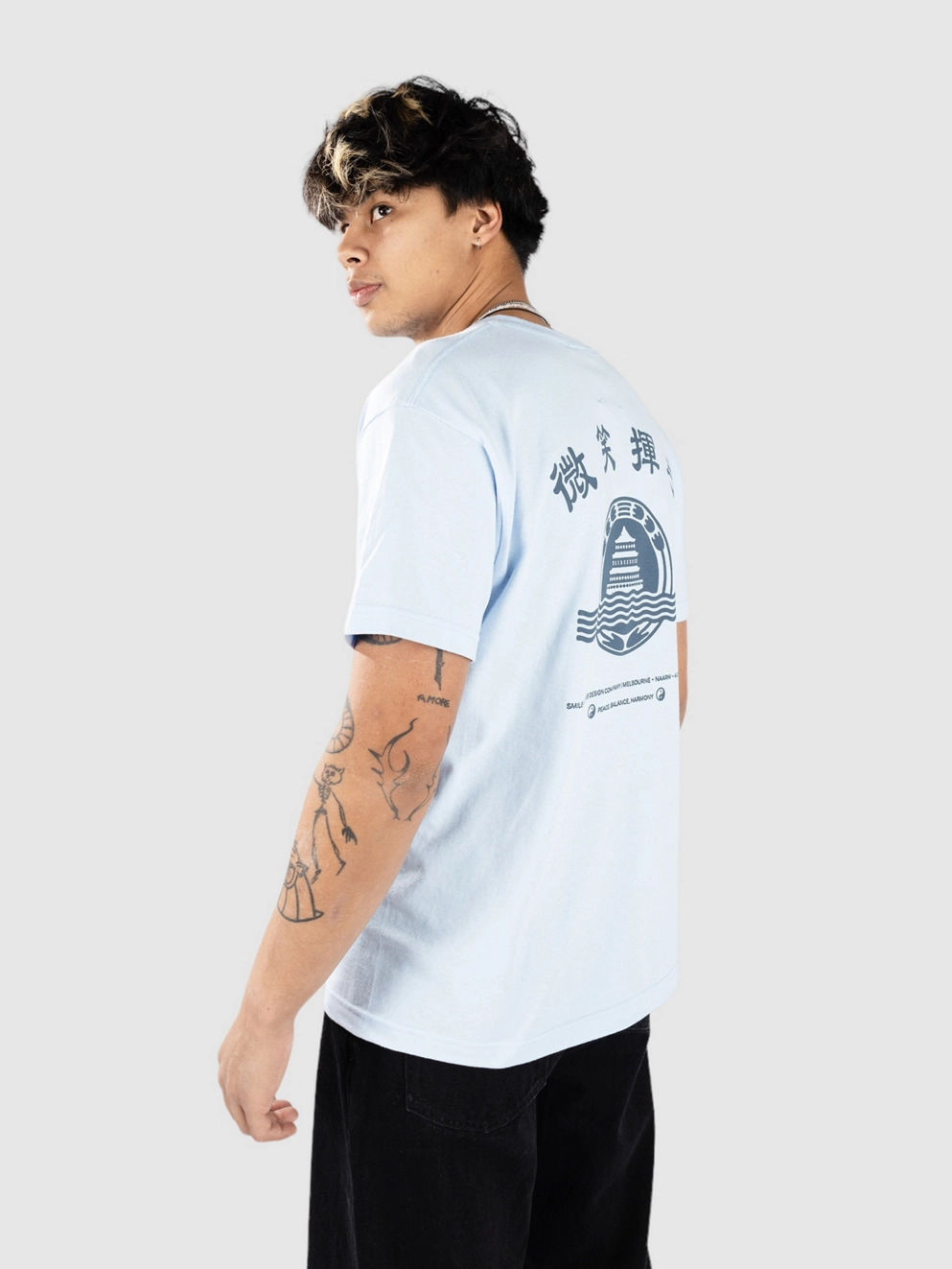 Smile And Wave Temple T-Shirt sky blue