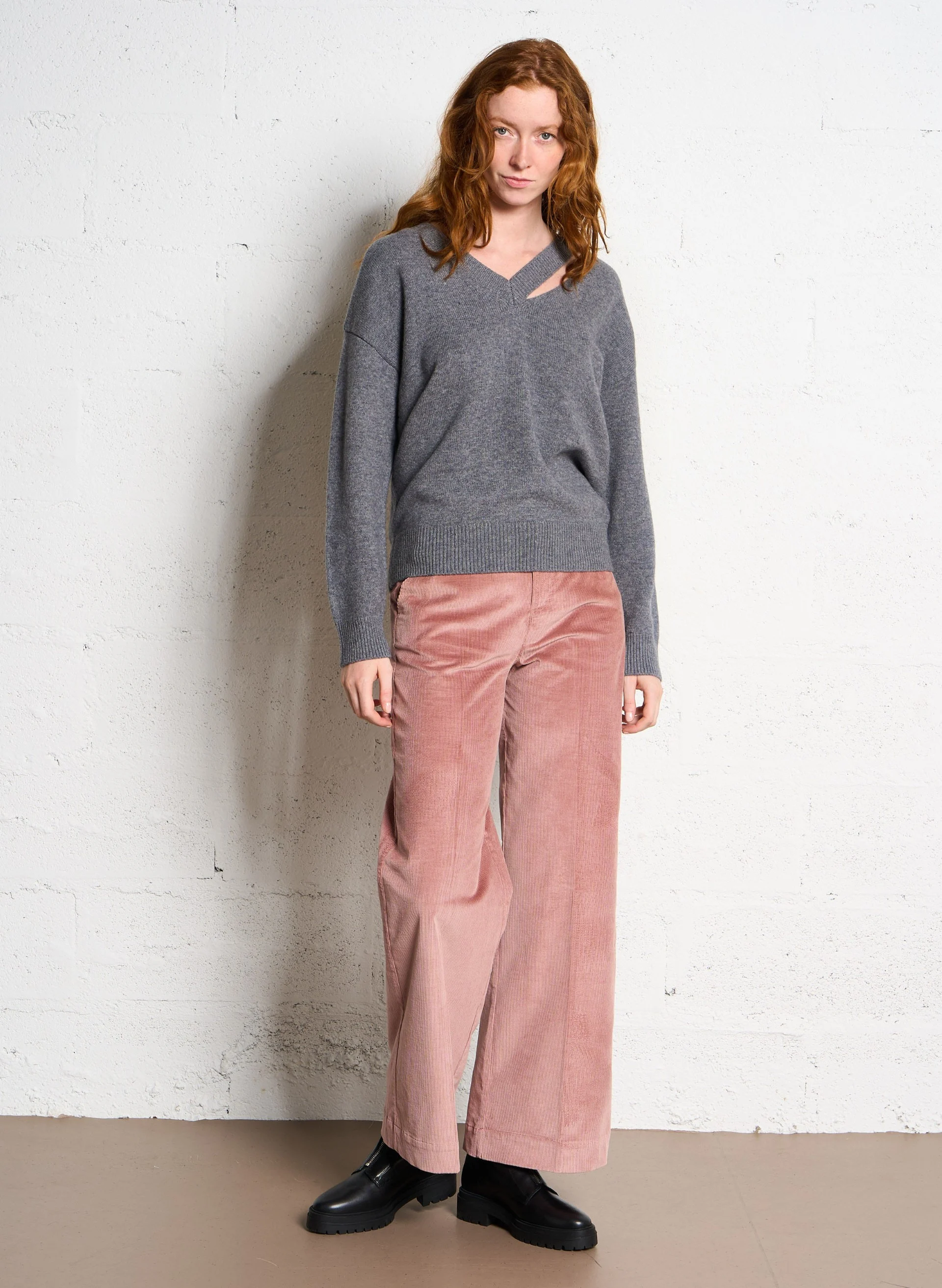 ADELLE - Pull ample à découpes en laine | Noir