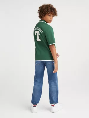 Polo com logo nas costas estilo universitário