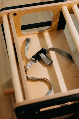 Duck Woodworks 3-i-1 Sammenleggbar Læringstårn med Matstol, Svart