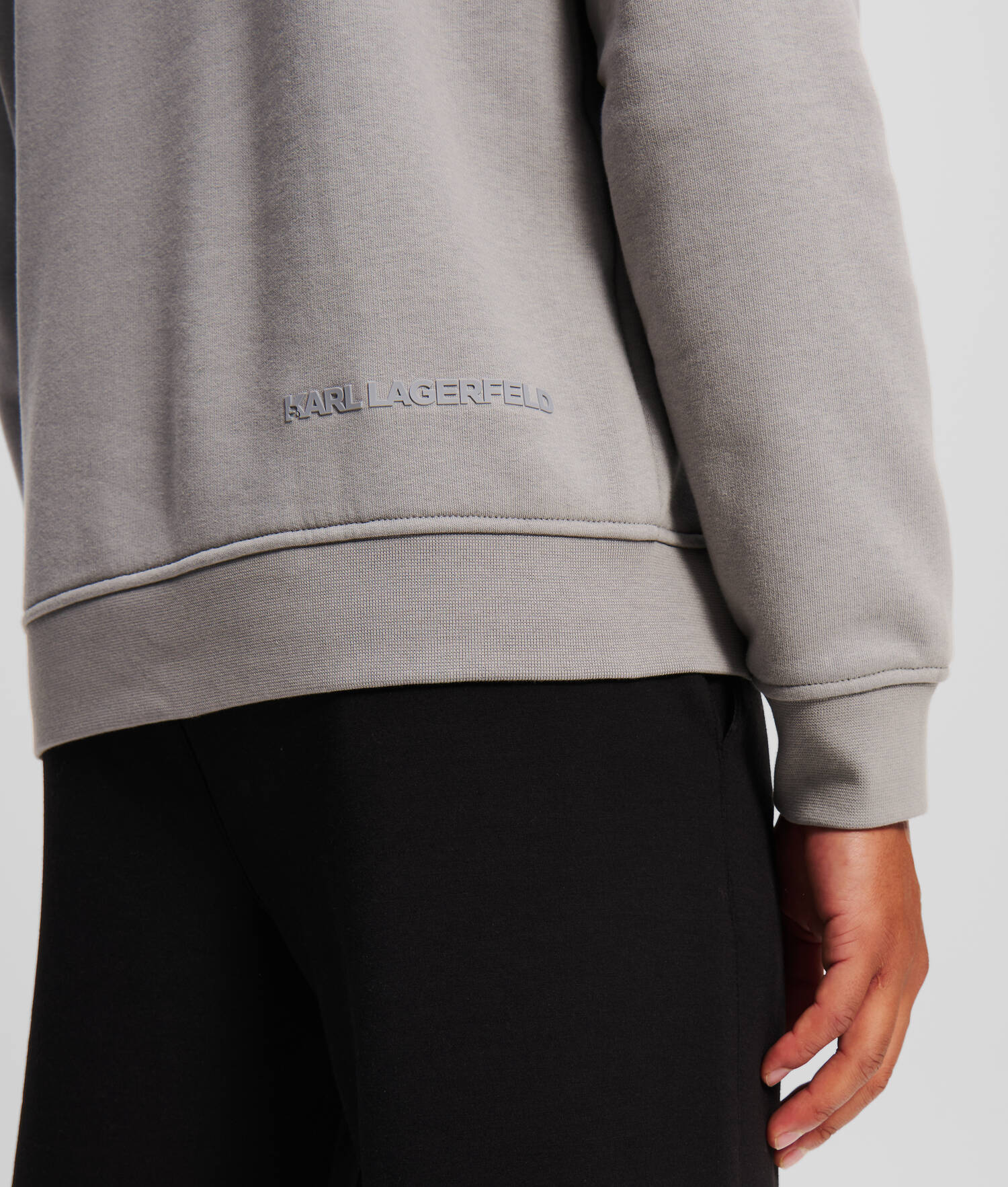 SWEAT À CAPUCHE