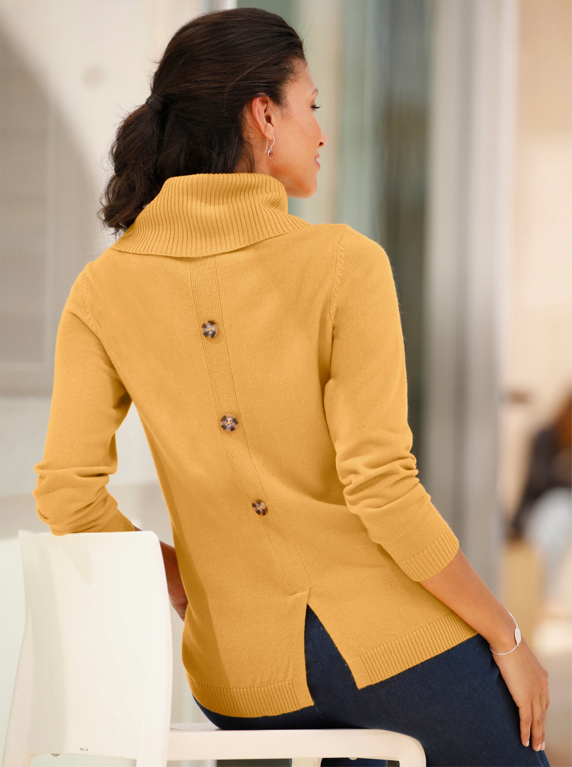 Rollkragenpullover mit halsfernem Kragen