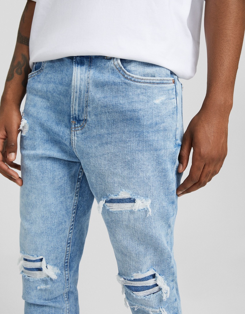 calça jeans cenoura rasgada