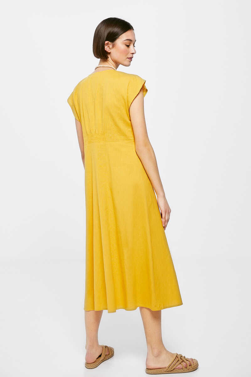 Vestido midi liso com botões, em linho e algodão - estampa amarela