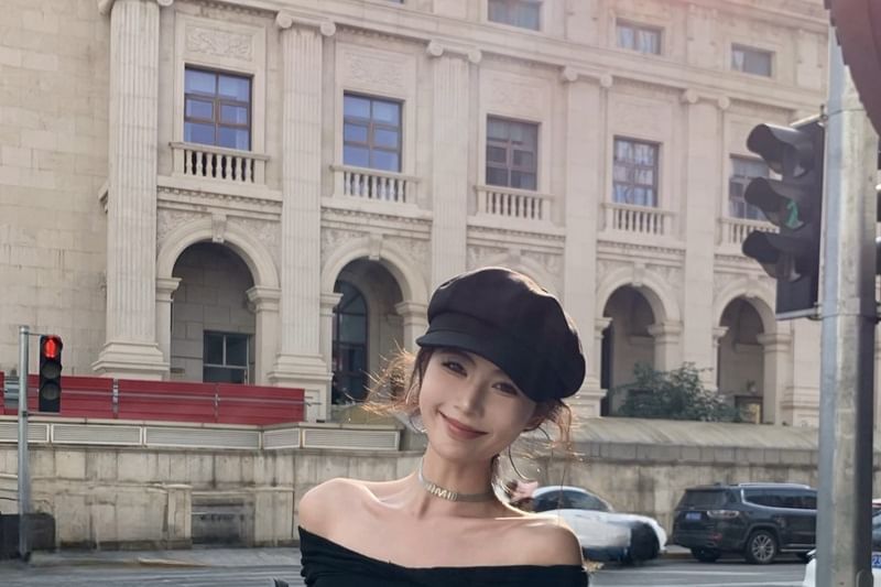 OUREA - Lange mouw off-shoulder effen mini A-lijn jurk