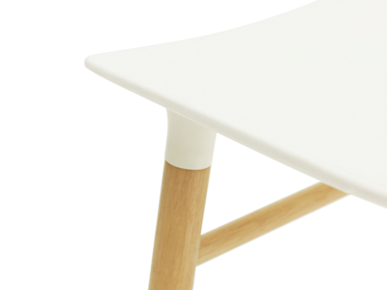 Normann Copenhagen Form Barstool barkruk 65cm met eiken onderstel wit