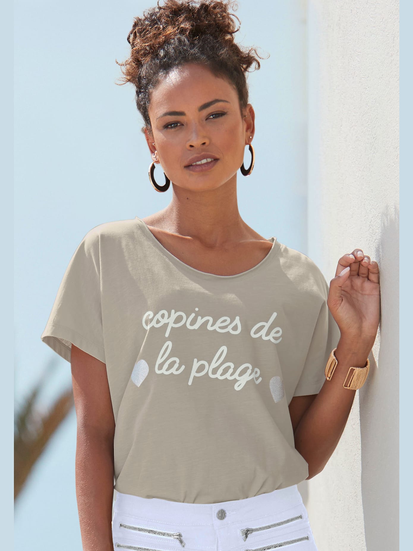 T-shirt à manches courtes encolure ronde dégagée avec ourlet roulotté