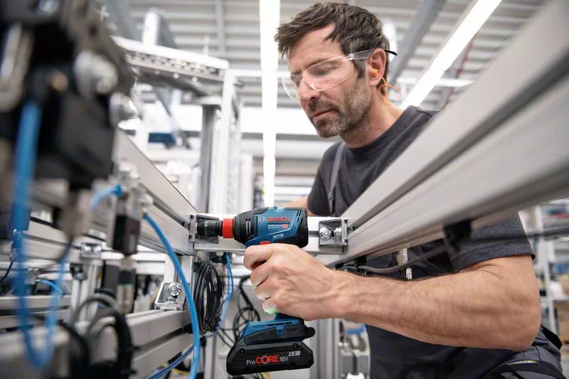 BOSCH COMBI-KIT 4 18V Tool: GSR 18V-90C + GDX 18V-210C + GBH 18V-24C + GSA 18V-28 + 1 4.0 AH battery (PROCORE) + 2 5.5 AH battery (PROCORE) + GAL 1880CV (L)PROFESSIONAL