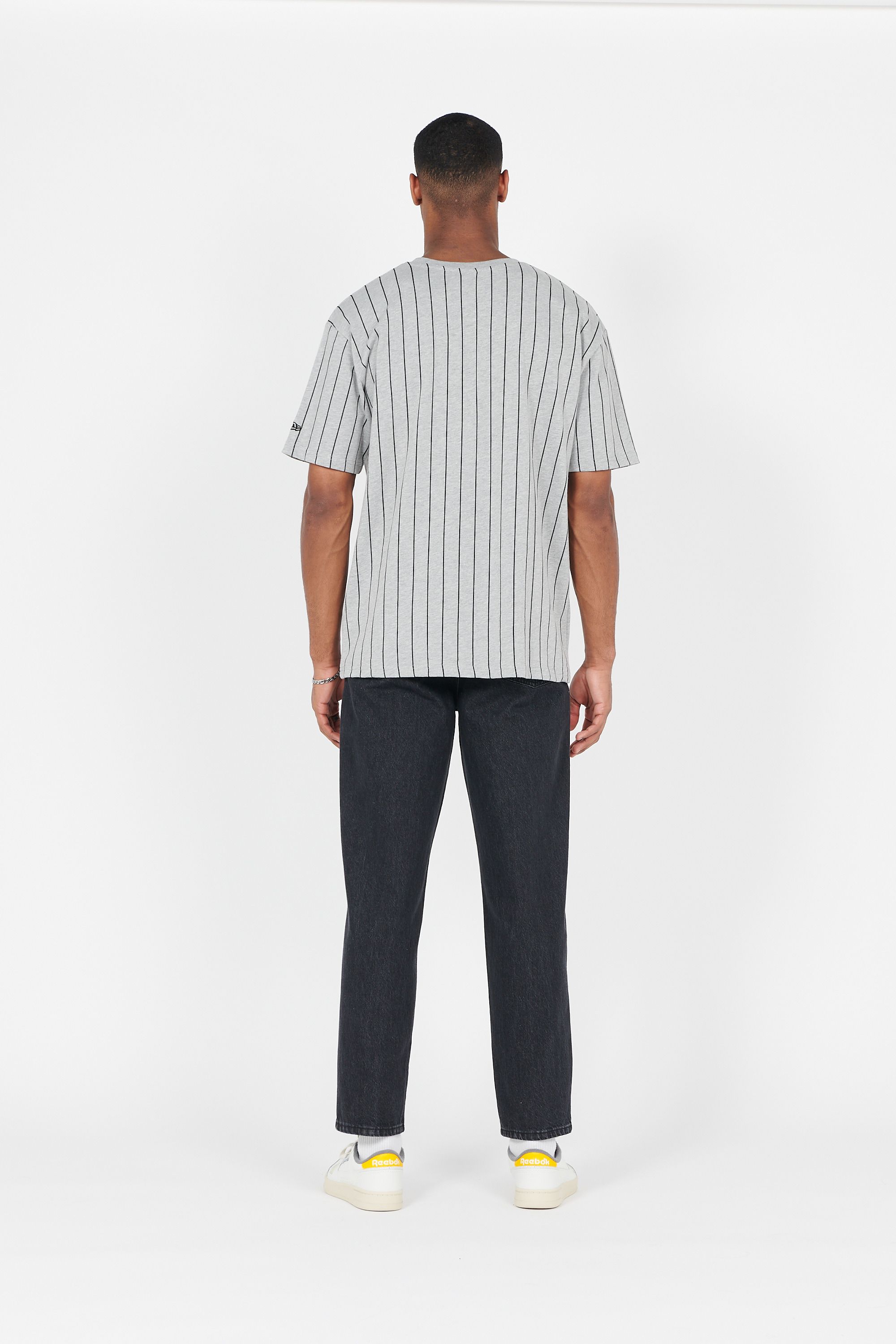 NEW ERA T-shirt  NEW ERA OVERSIZED PINSTRIPE TEE Gris
