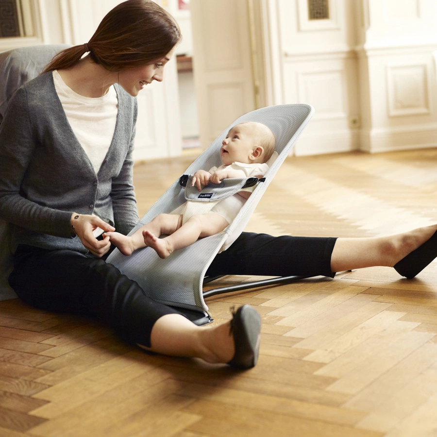 BABYBJÖRN Babywippe Balance Soft Mesh Silber Weiß