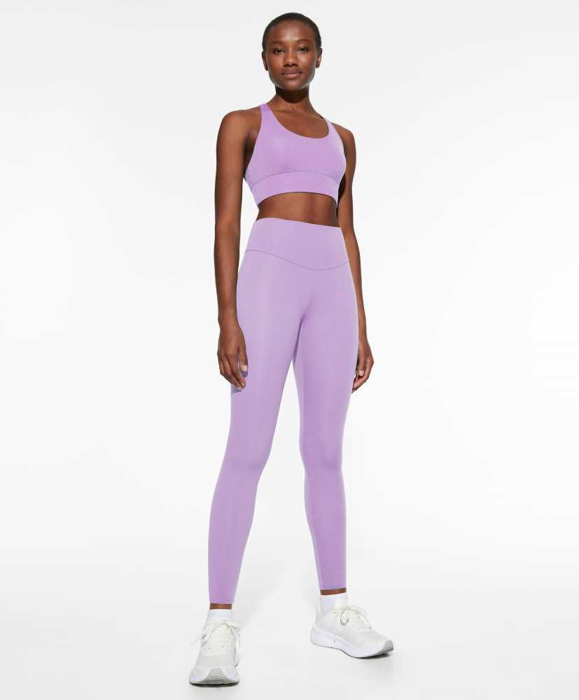 Sutiã esportivo com suporte médio para os seios.