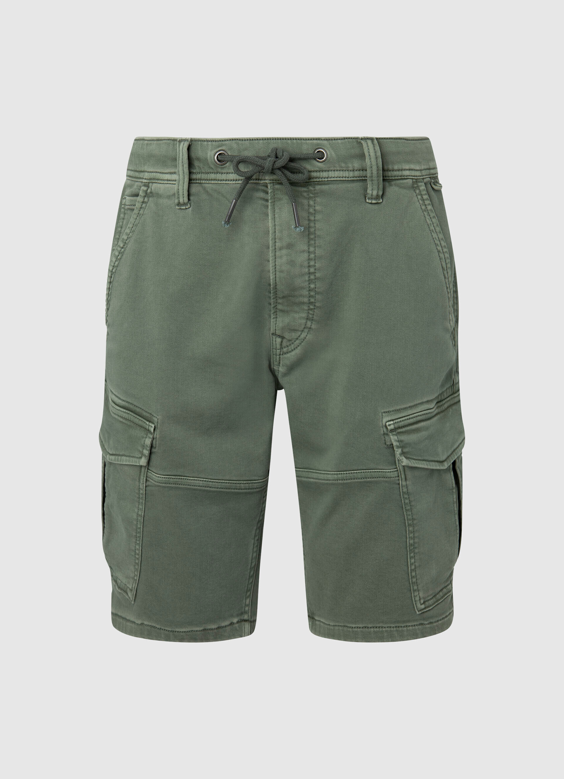 Bermuda cargo de corte regular - verde-musgo