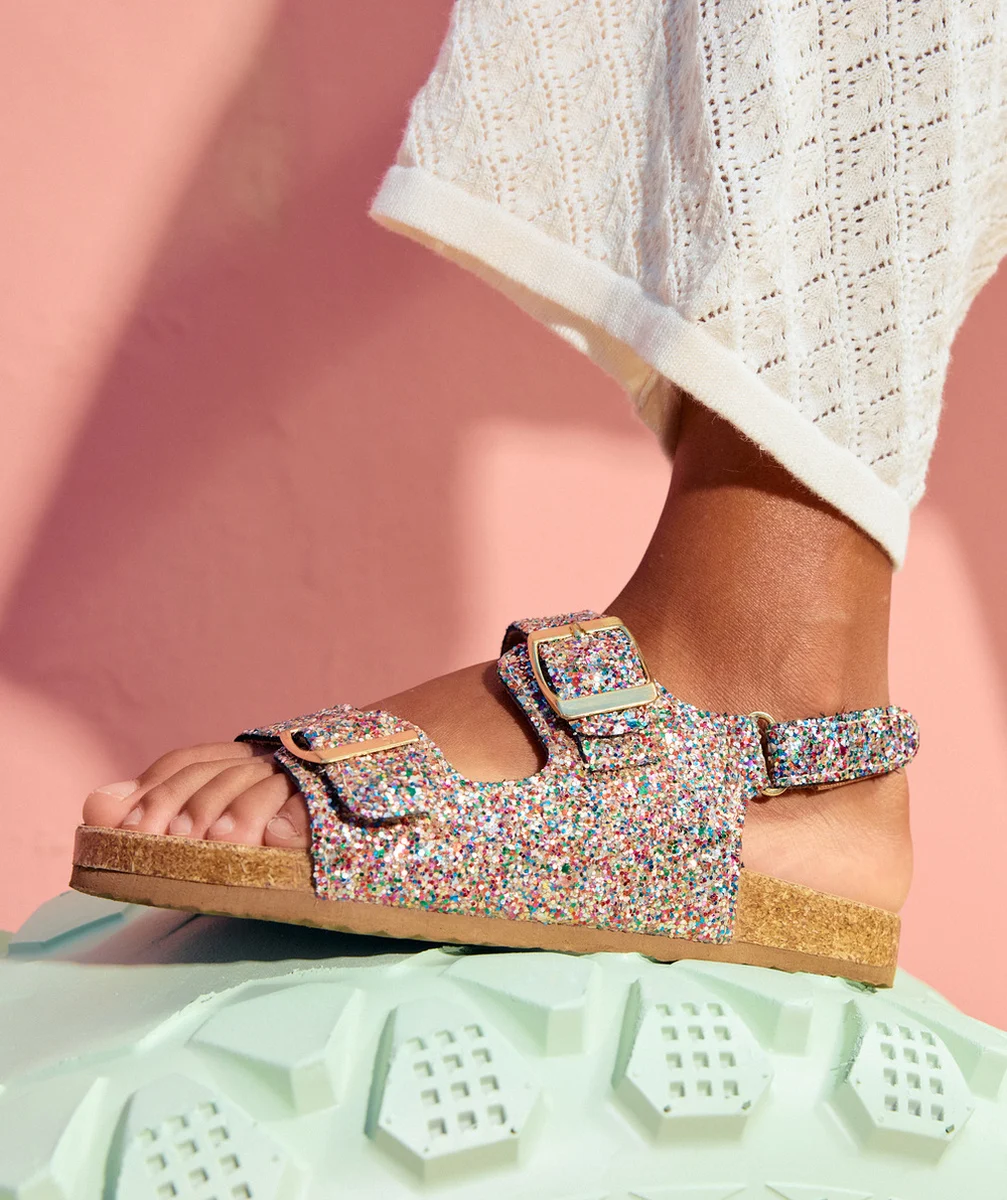 sandales fille à paillettes multicolores avec boucles