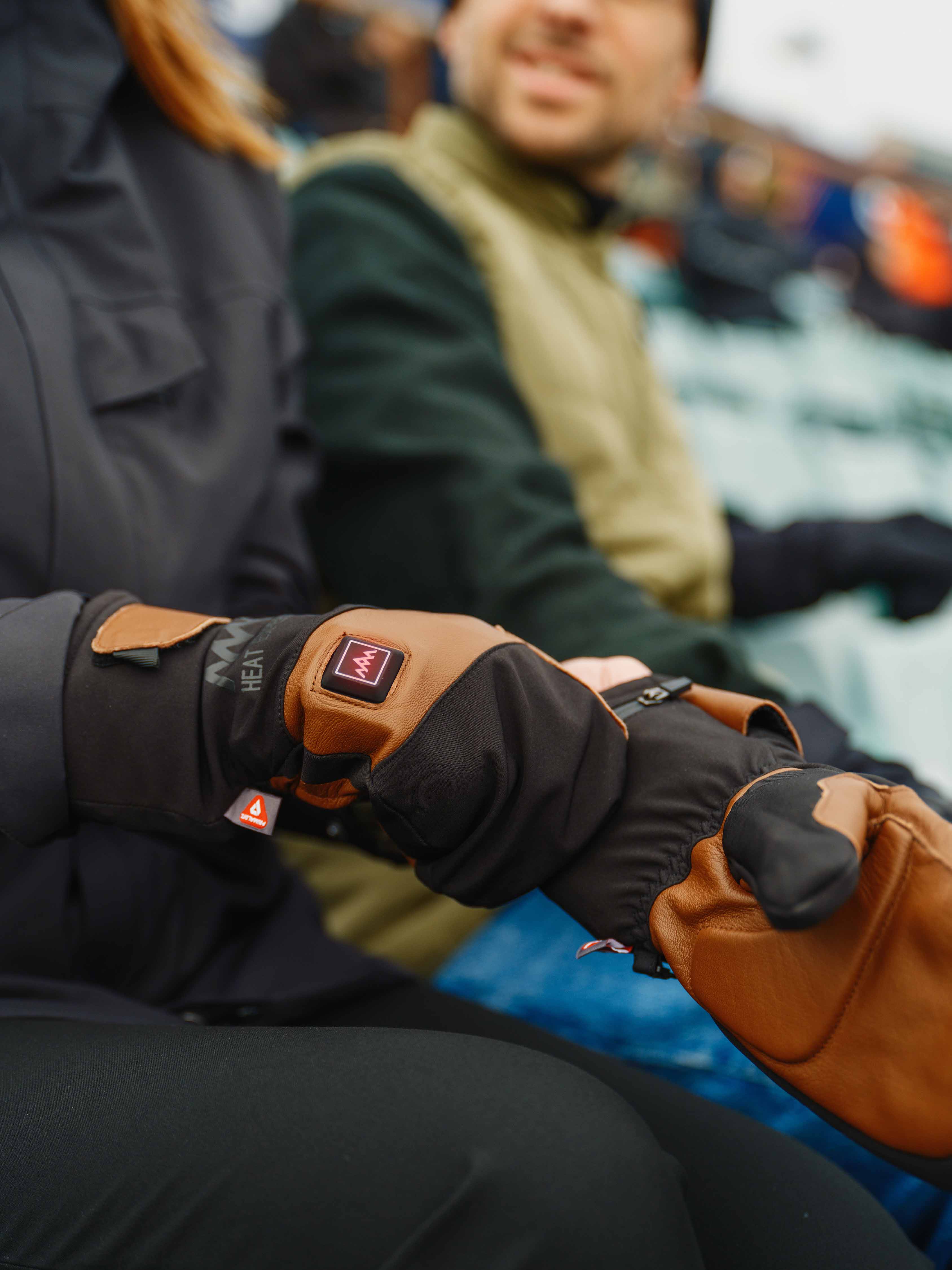 Heated Outdoor Mittens Brown/Black