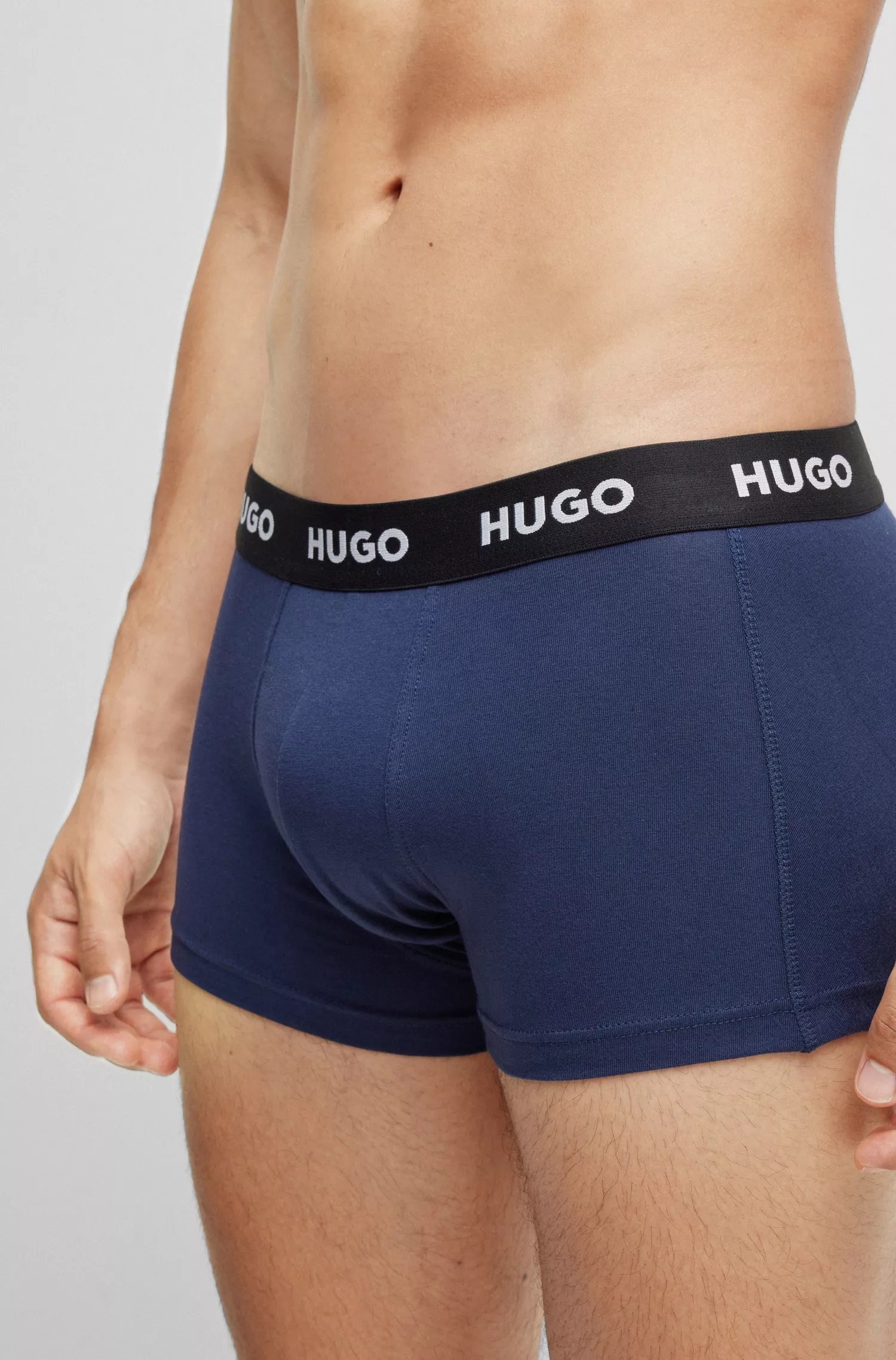 HUGO Vermelho - Pacote com três cuecas boxer com cós com o logotipo, em algodão elástico.