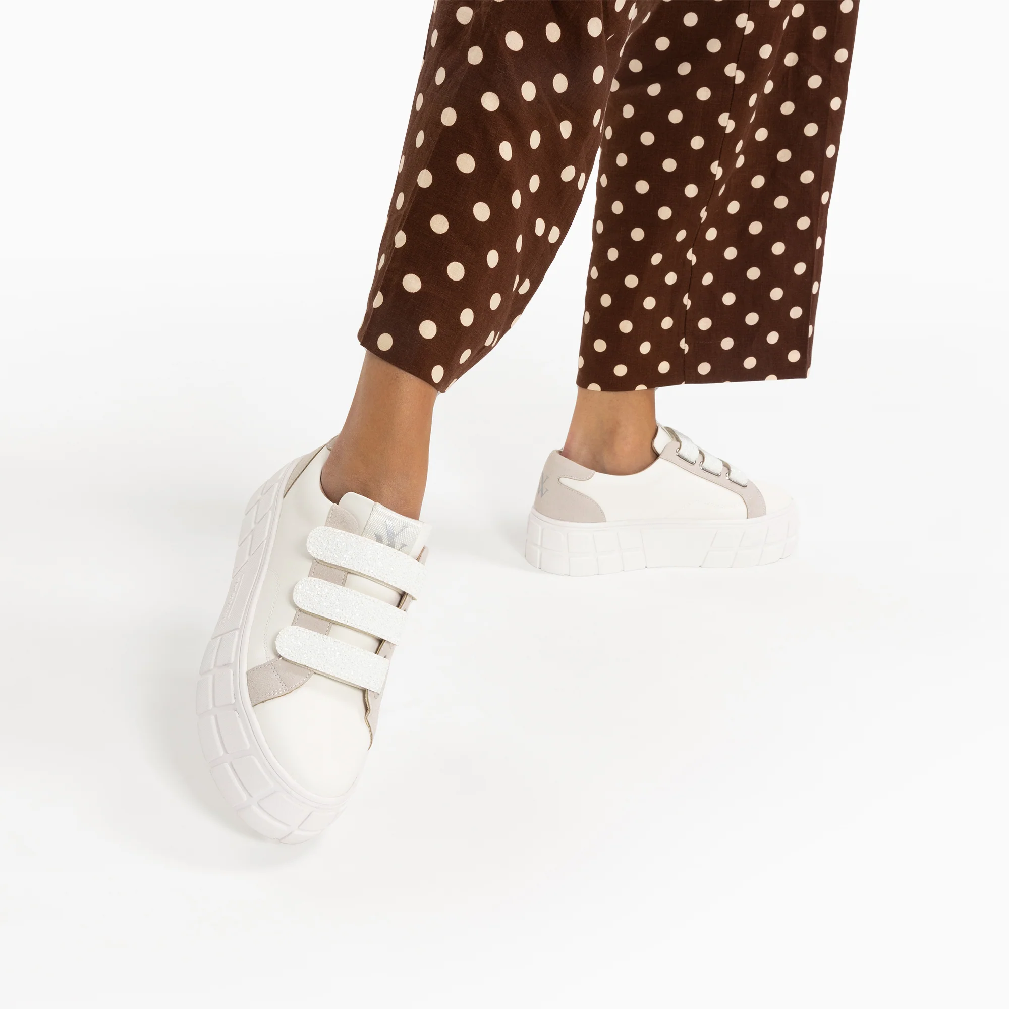 Sneakers-Baskets Monica blanches à scratchs glitter et plateforme