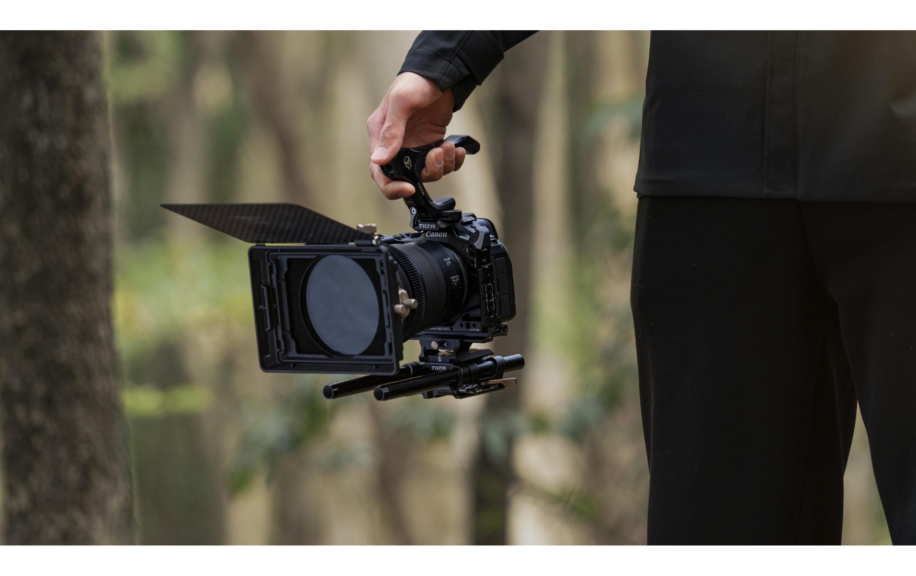 Half Camera Cage für Canon R6 Mark II - SchwarzBietet zusätzlichen Schutz für das Kameragehäuse und bietet mehrere Befestigungspunkte