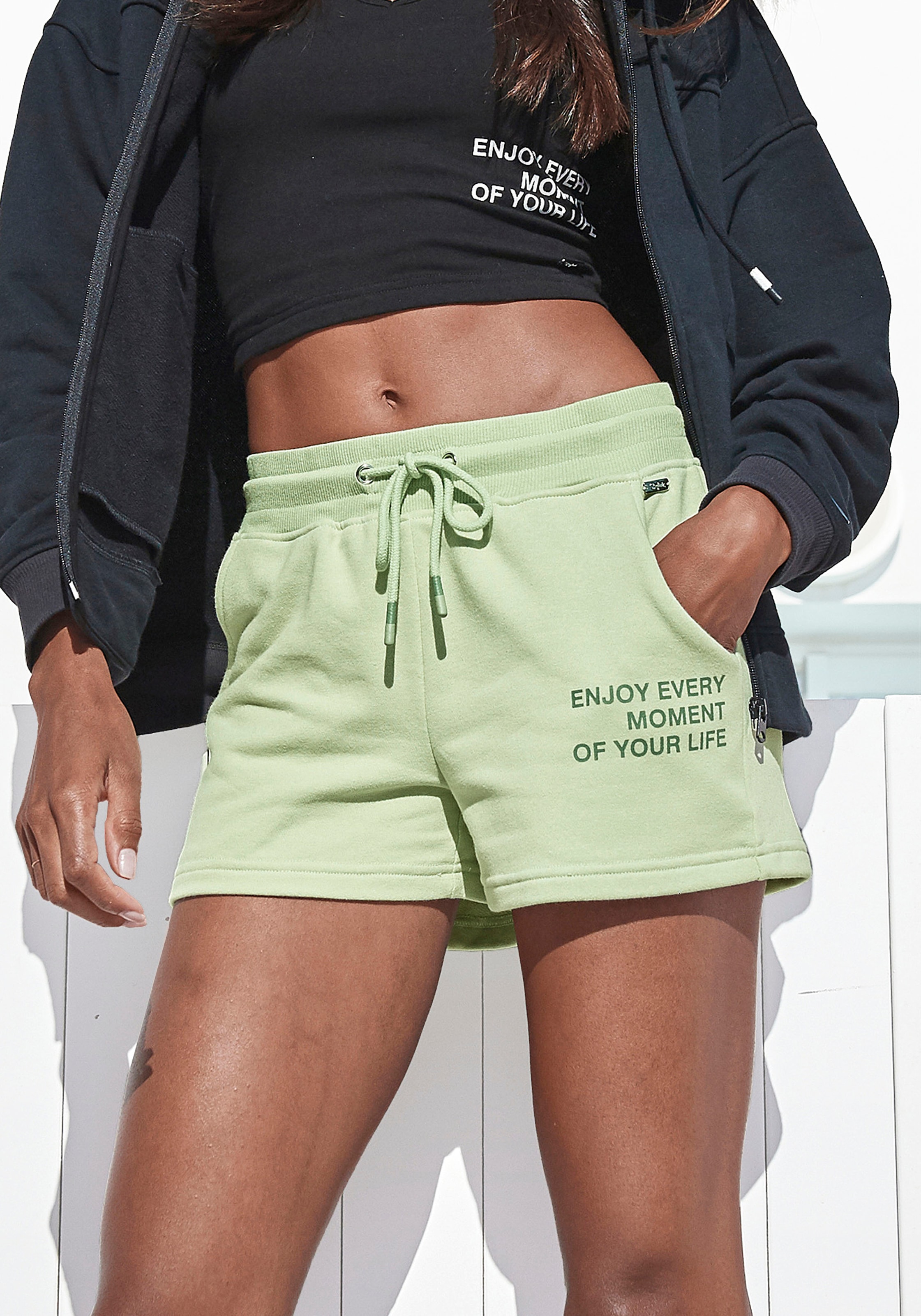 Buffalo Sweatshorts  mit Statement Druck, Loungewear