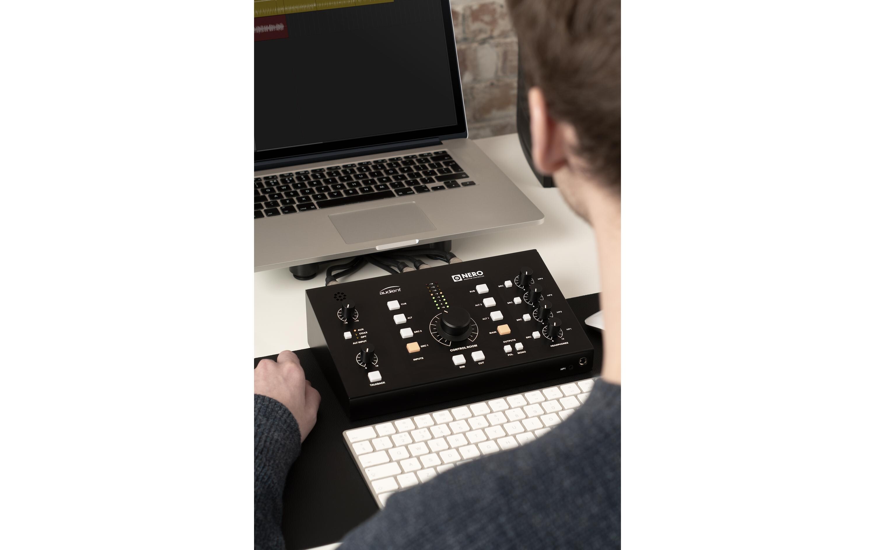 Monitorcontroller NERO<br>Monitorcontroller im Desktopformat