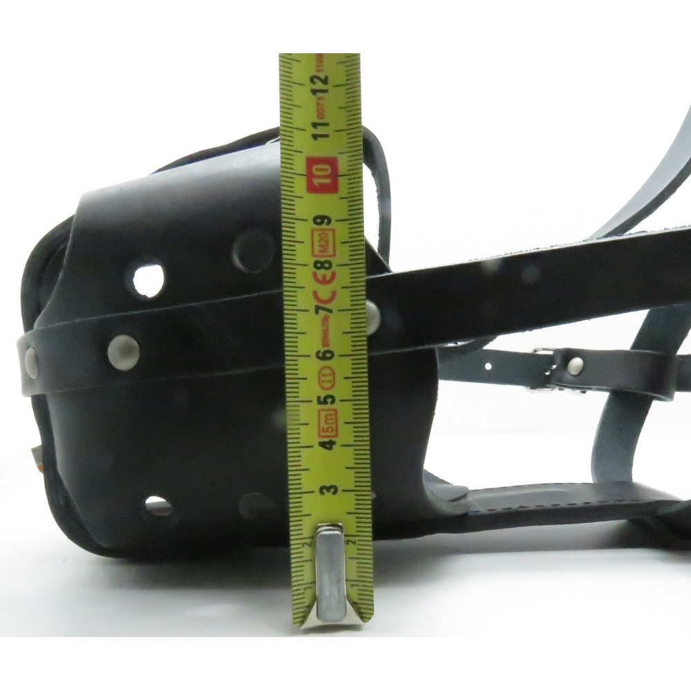 Muselière en cuir pour rottweiler pour chien.