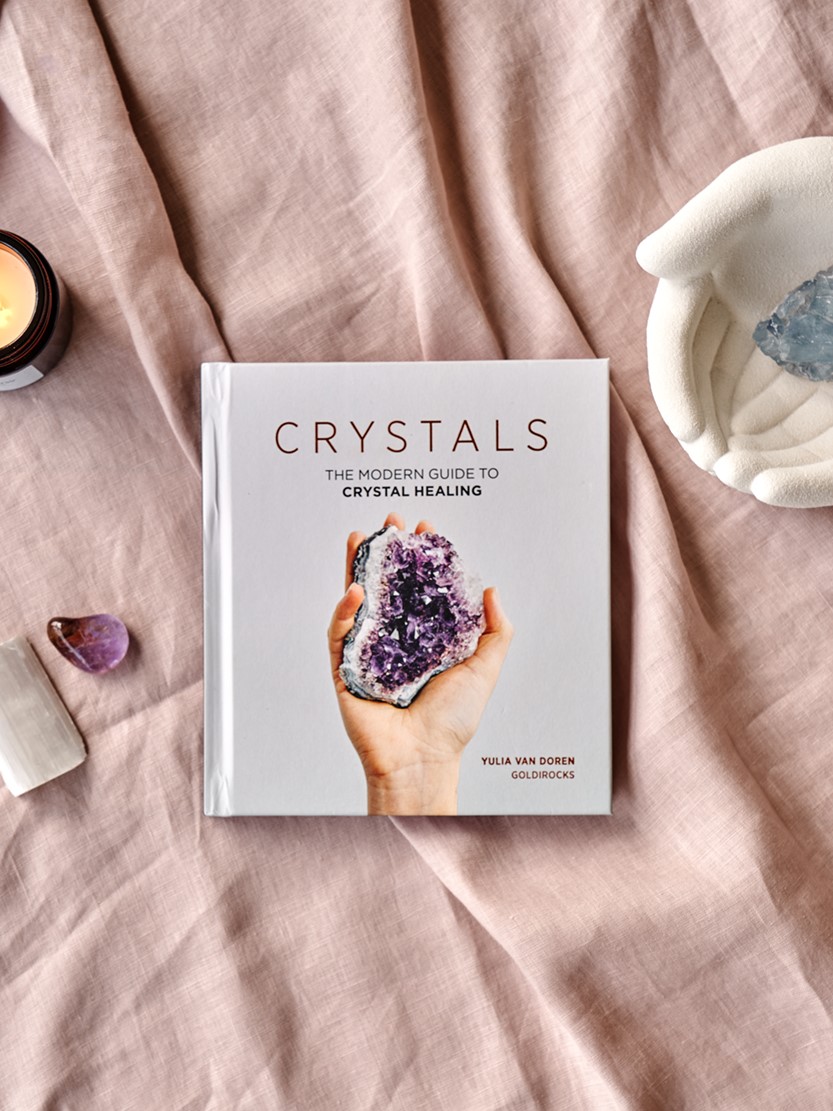 Crystals | Hardcover. 17 x 1,9 x 19 cm. Engelsk. 143 sider. | White | New Mags
