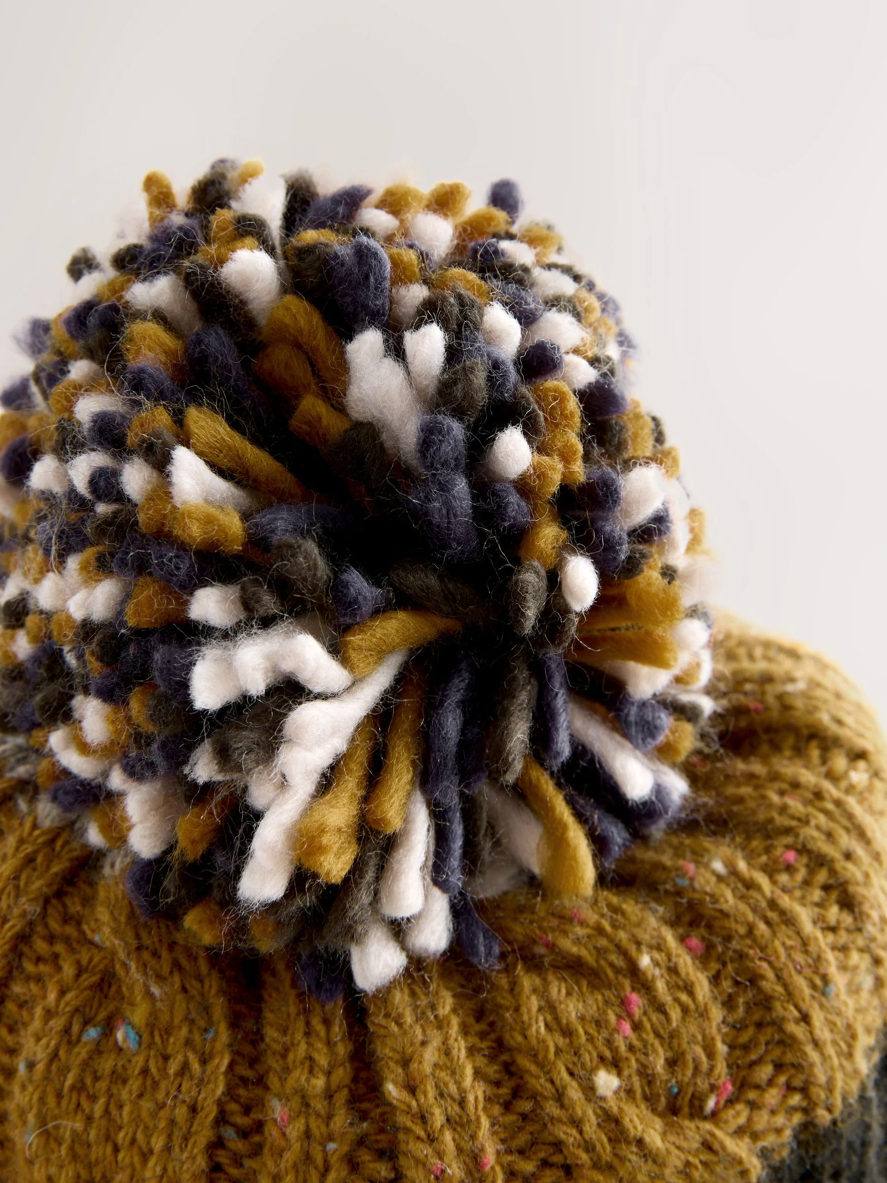 Cable Knit Stripe - Muts met pompon