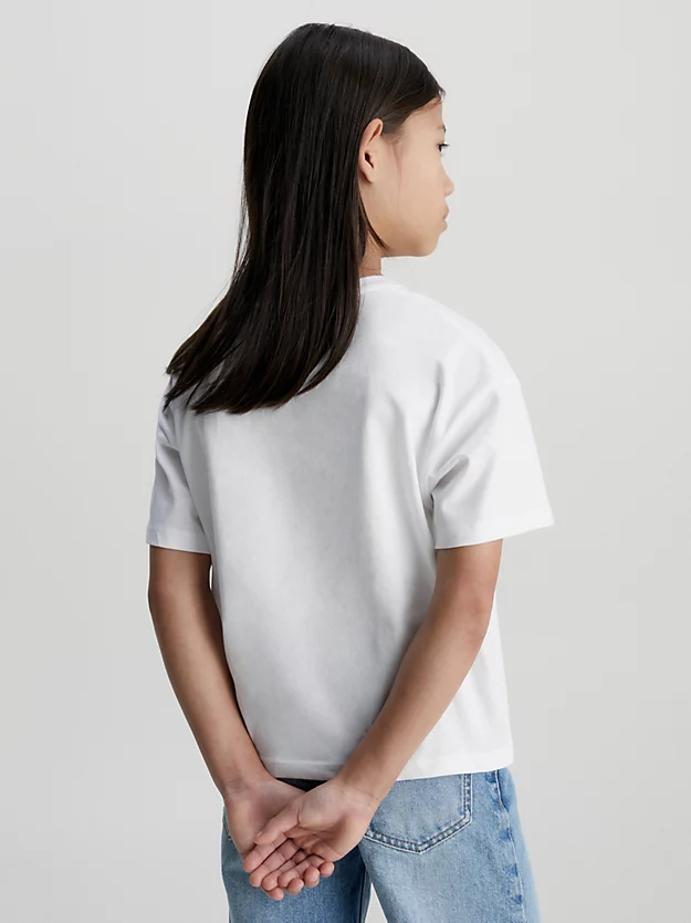 Camiseta com logo de corte quadrado
