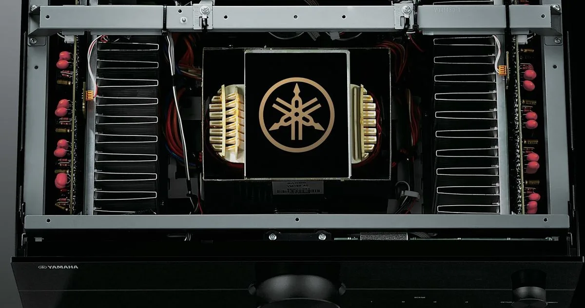 Yamaha Aventage RX-A8A Amplis home-cinéma