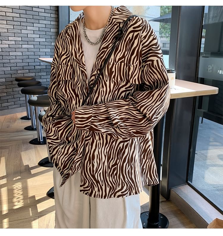 Femilina - Oversized shirt met lange mouwen, reverskraag en zebraprint